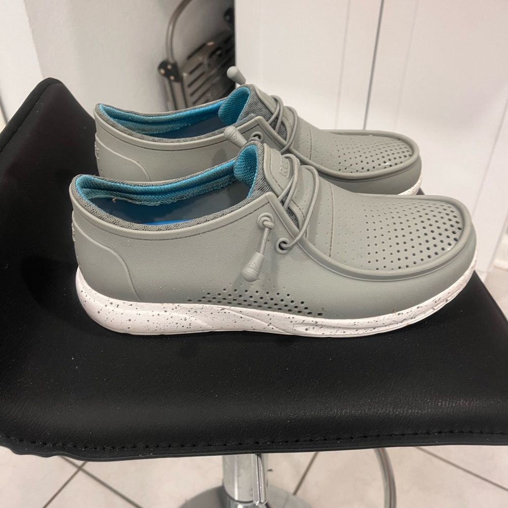 Reef water shoes gray size 8
